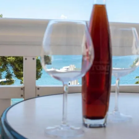 In With Sea View, Balcony, Air Conditioning, Wi-fi 公寓 特罗吉尔