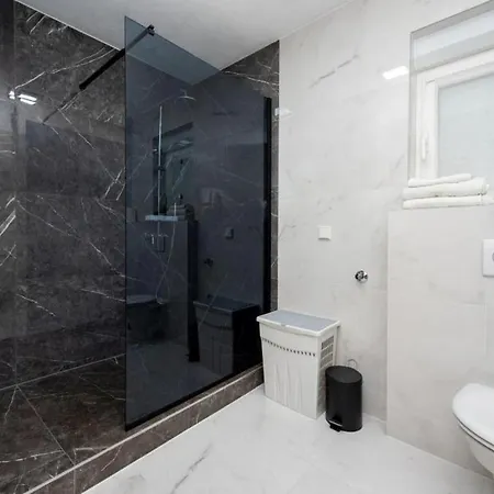In With Sea View, Balcony, Air Conditioning, Wi-fi