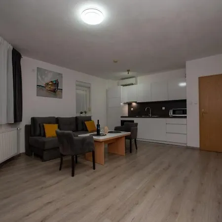 In With Sea View, Balcony, Air Conditioning, Wi-fi 公寓